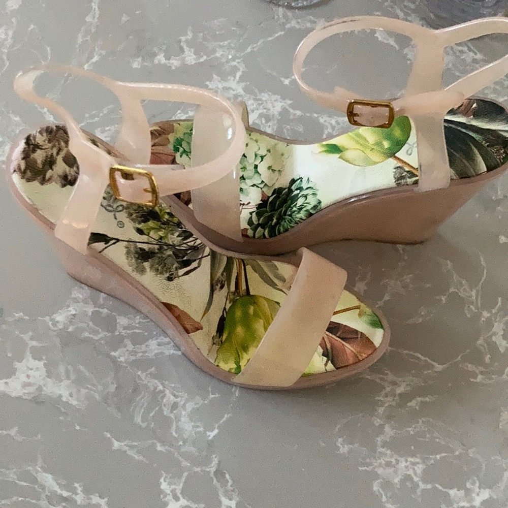 Nude/pink jelly wedges